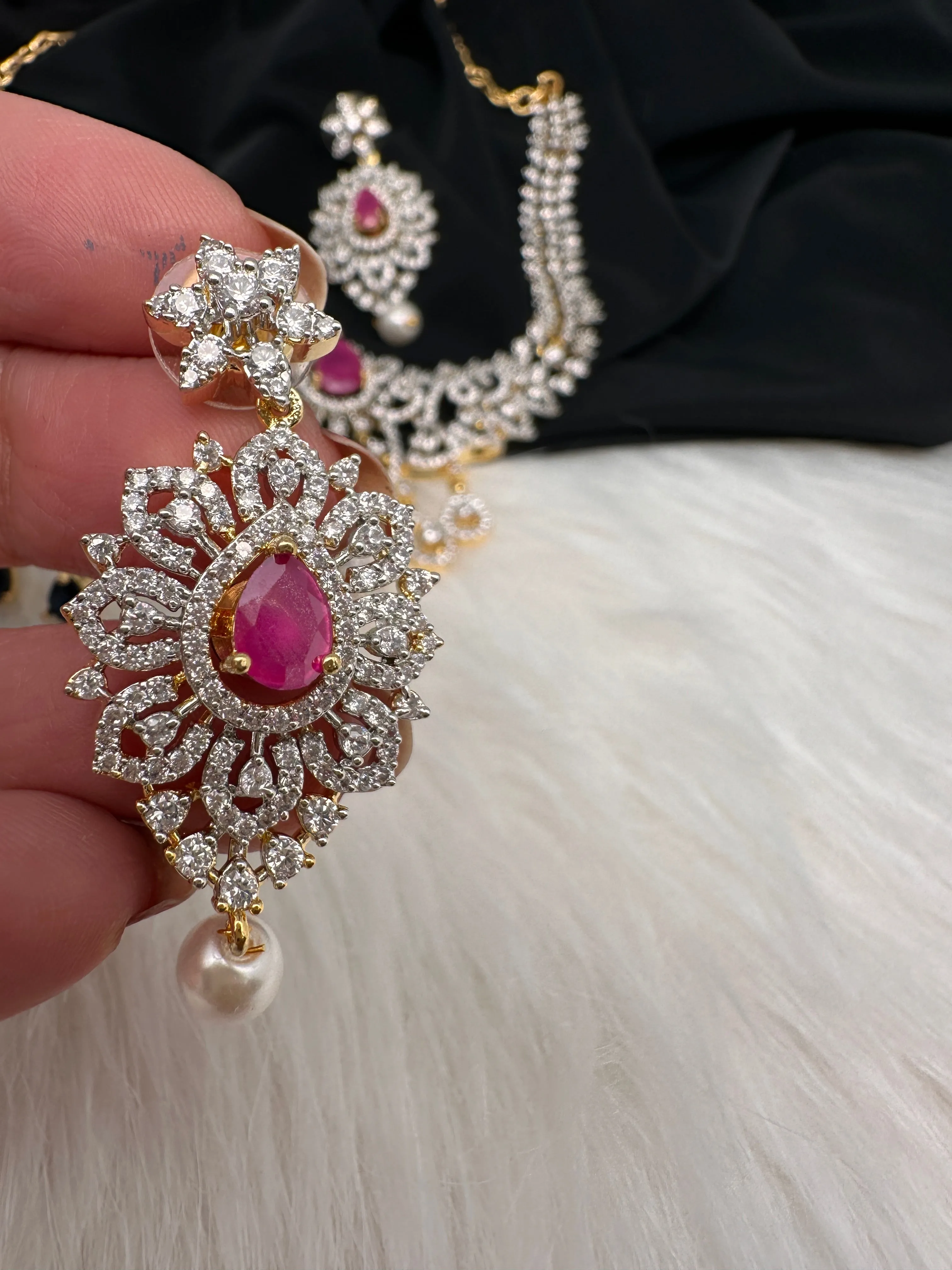 AD Changeable Stones Short Neckline Necklace