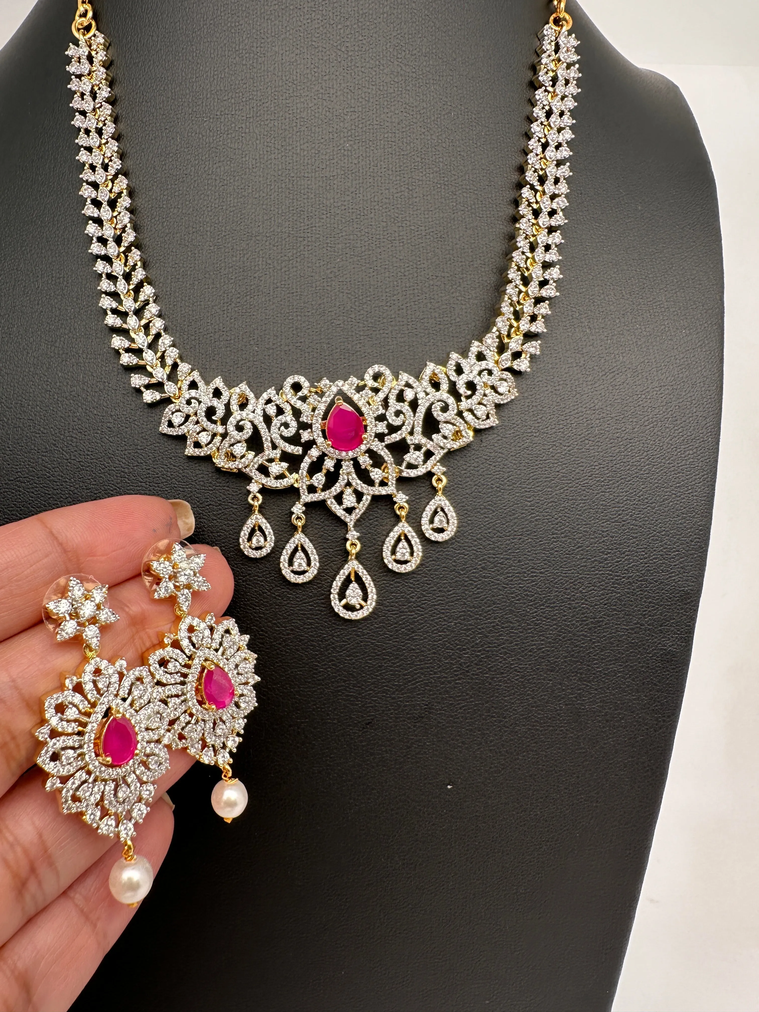 AD Changeable Stones Short Neckline Necklace