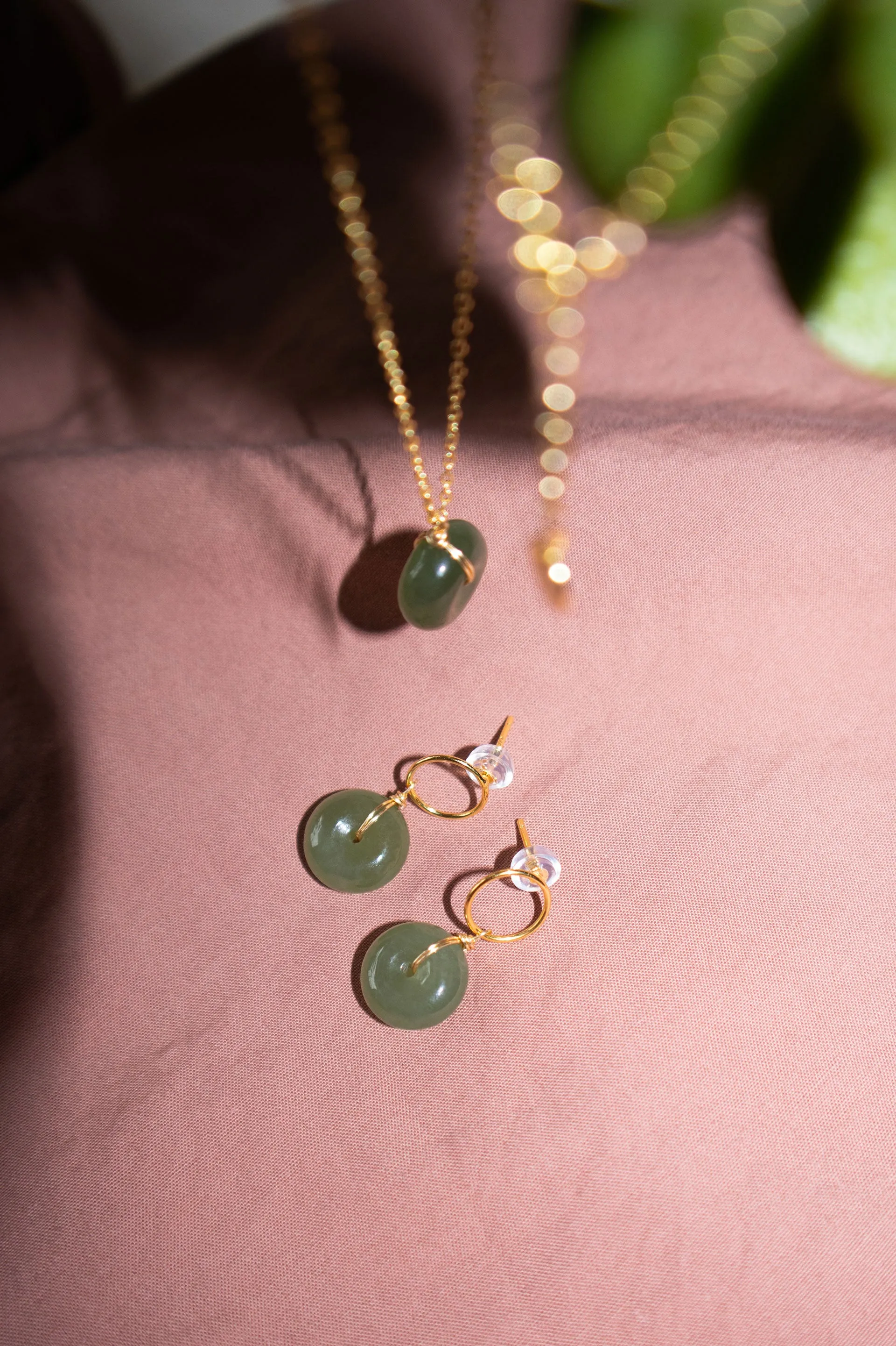 Coin — Green jade hollow earrings