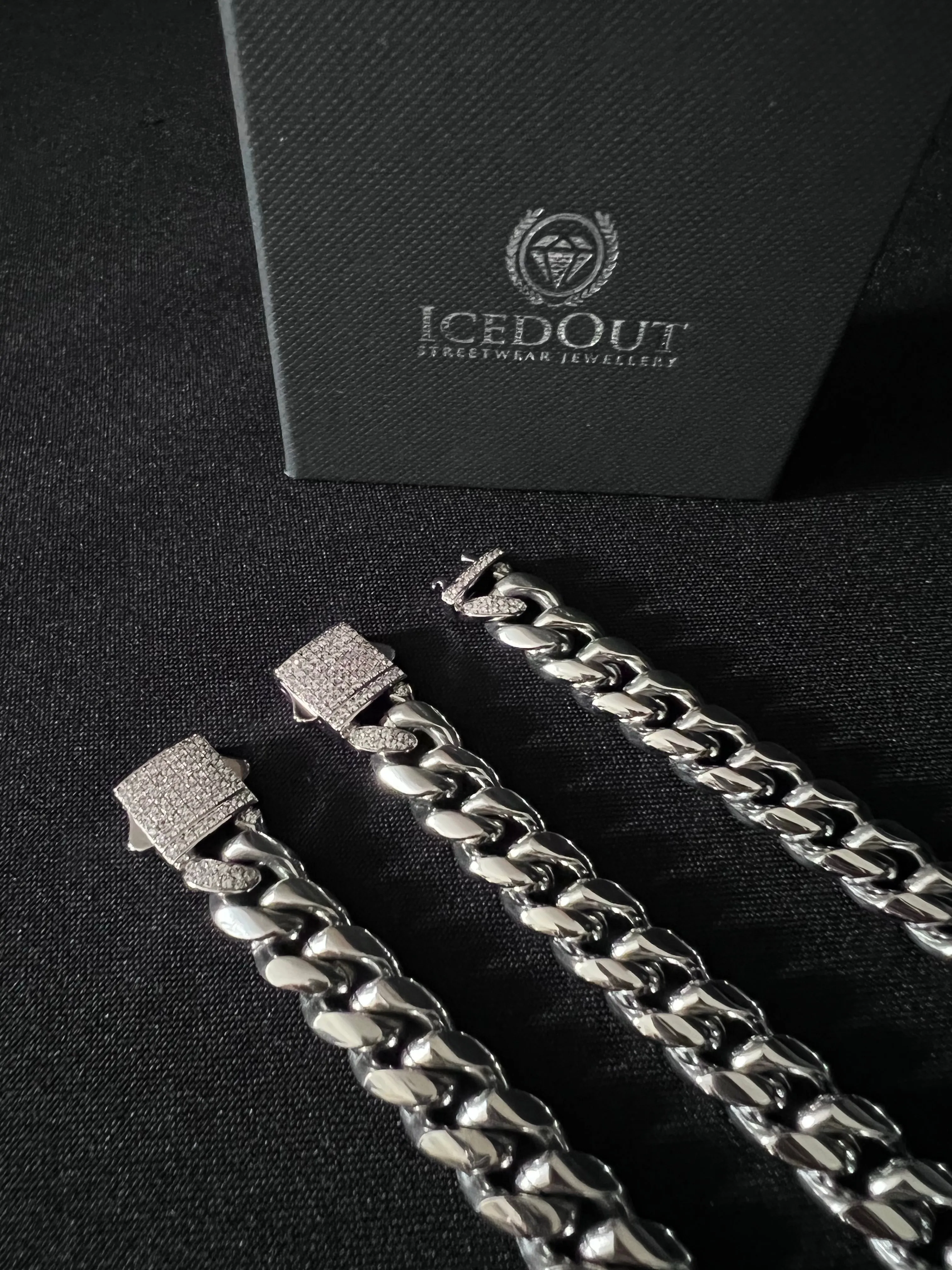 Iced clasp Cuban bracelet - white gold