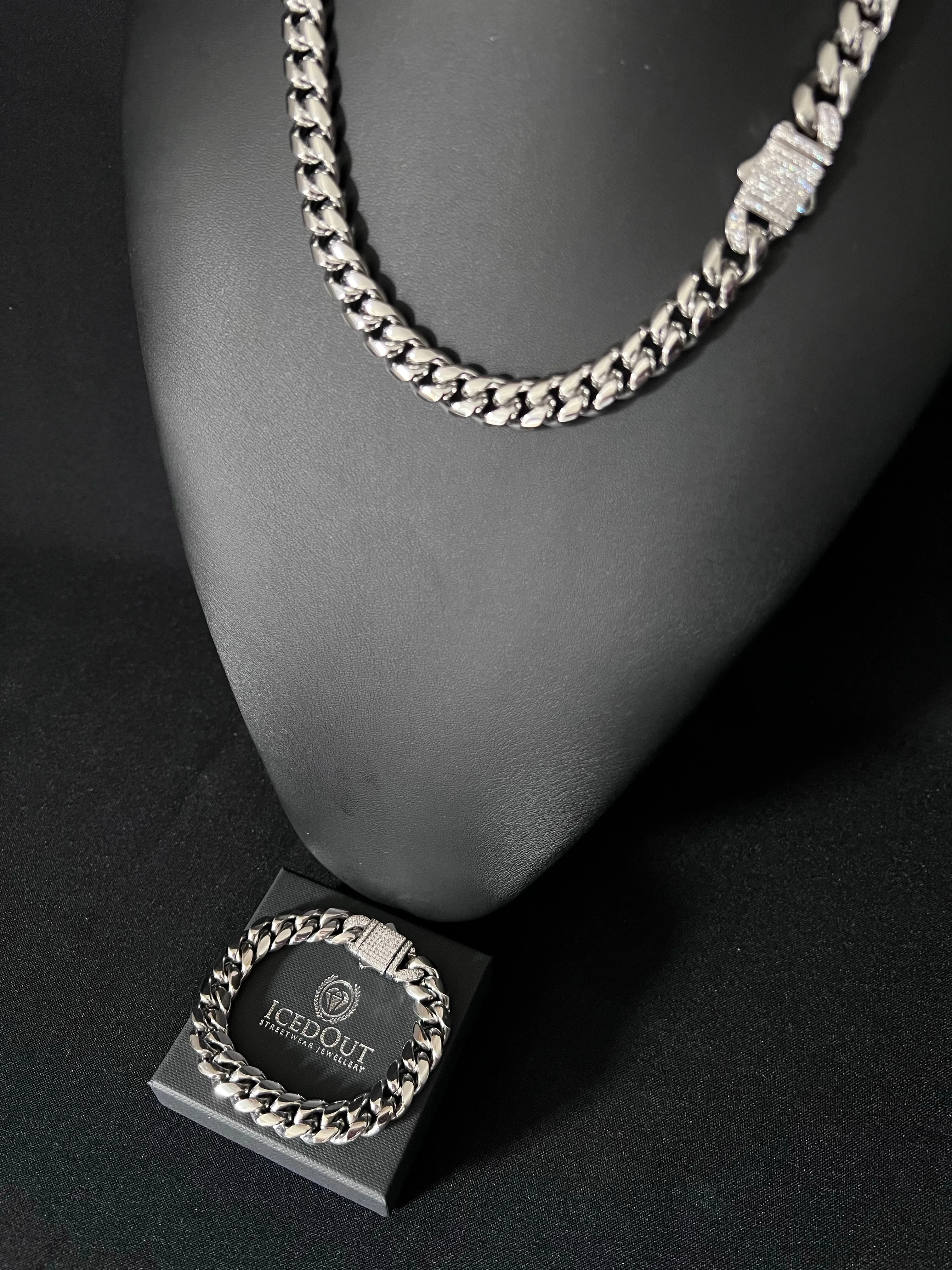 Iced clasp Cuban bracelet - white gold