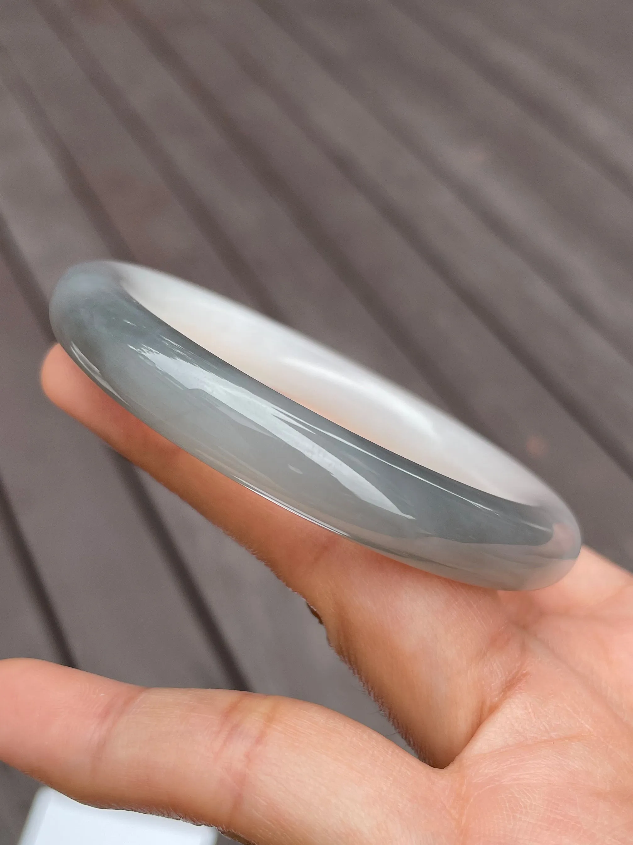 White and Grey Nephrite Bangle | 55mm (NJBA040)